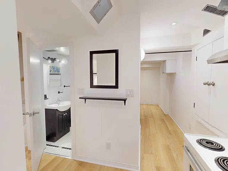 175 Harbord St — Photo 15