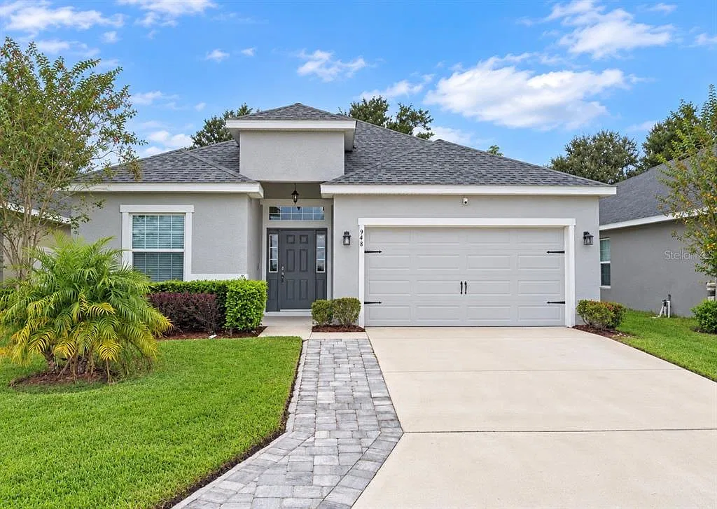 4 bed, 2.5 bath, 1957 sqft, $2,450 — Photo 1