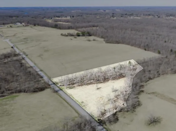 10 Nicholson Dr, Crossville, TN 38572