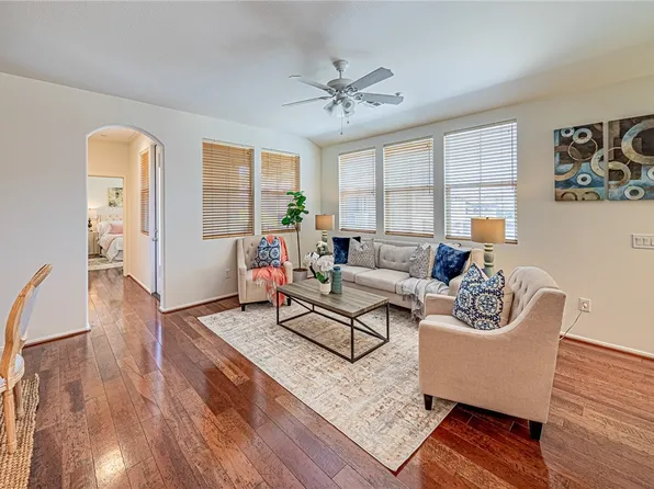 25533 Huxley Dr, Valencia, CA 91381