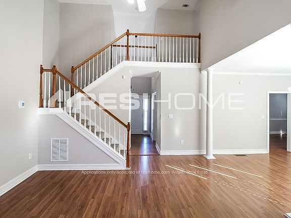 3rd image of 3225 Wellbrook Dr