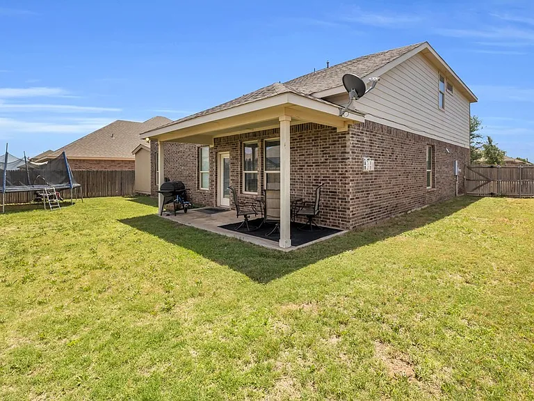 2313 Sky View Rd — Photo 34