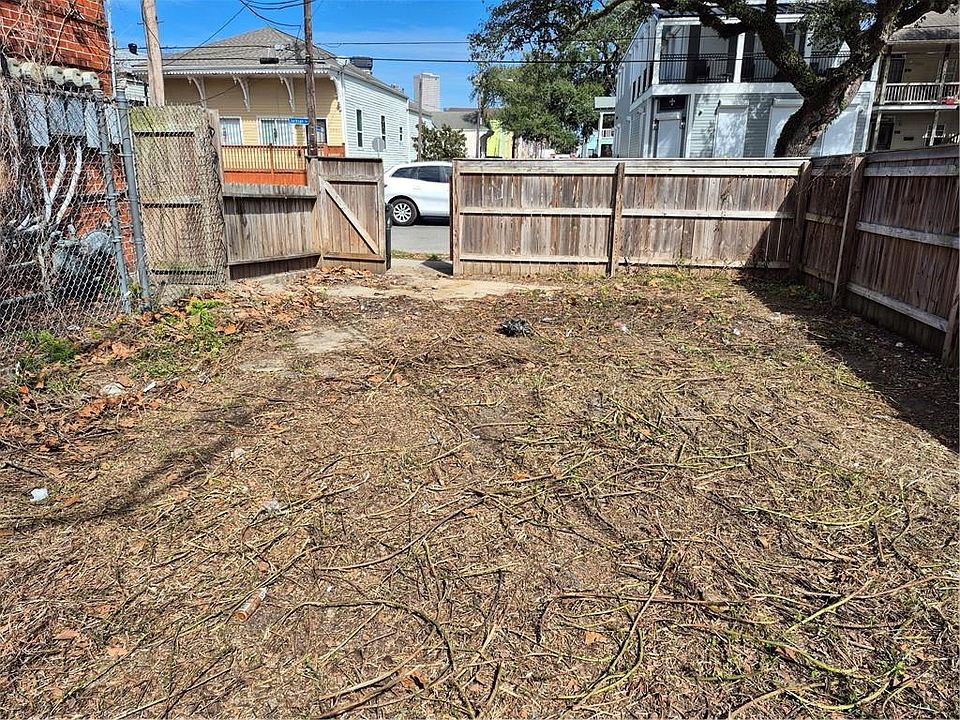 2nd image of 1932 Jackson Ave