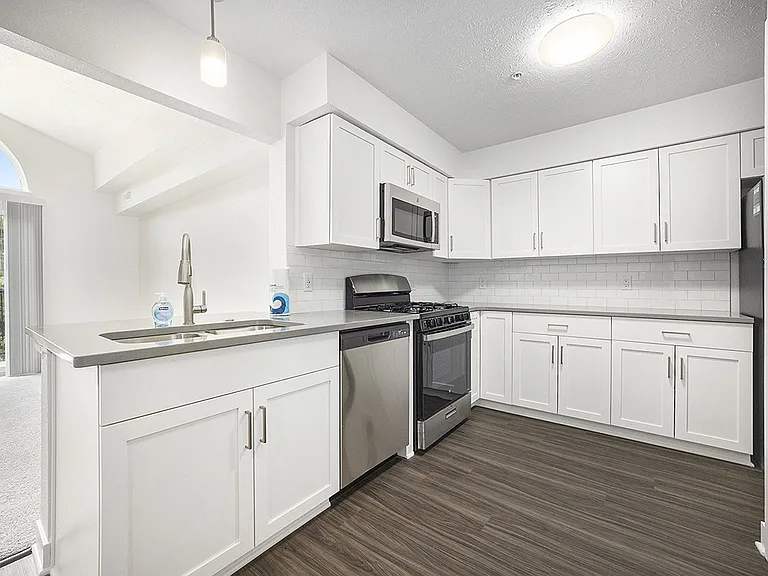 Byron Lakes Apartments — Photo 99