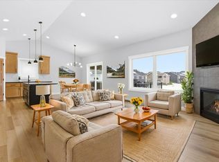 1962 Hadley Hills Dr NE, Rochester, MN 55901