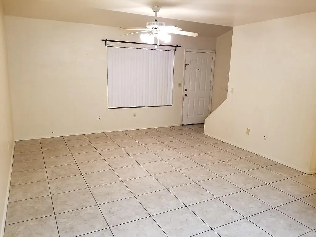 3 bed, 1100 sqft, $1,650 — Photo 3