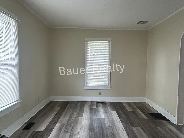229 Ohio St — Photo 13