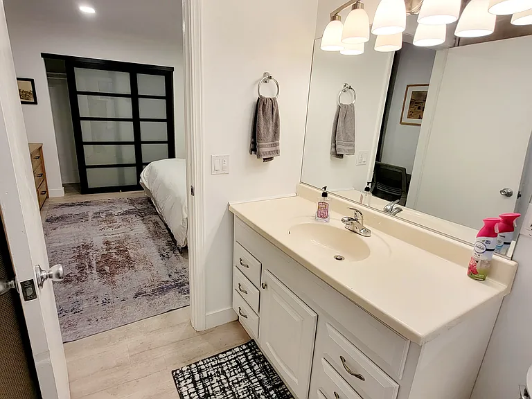 1232 N June St #B — Photo 18
