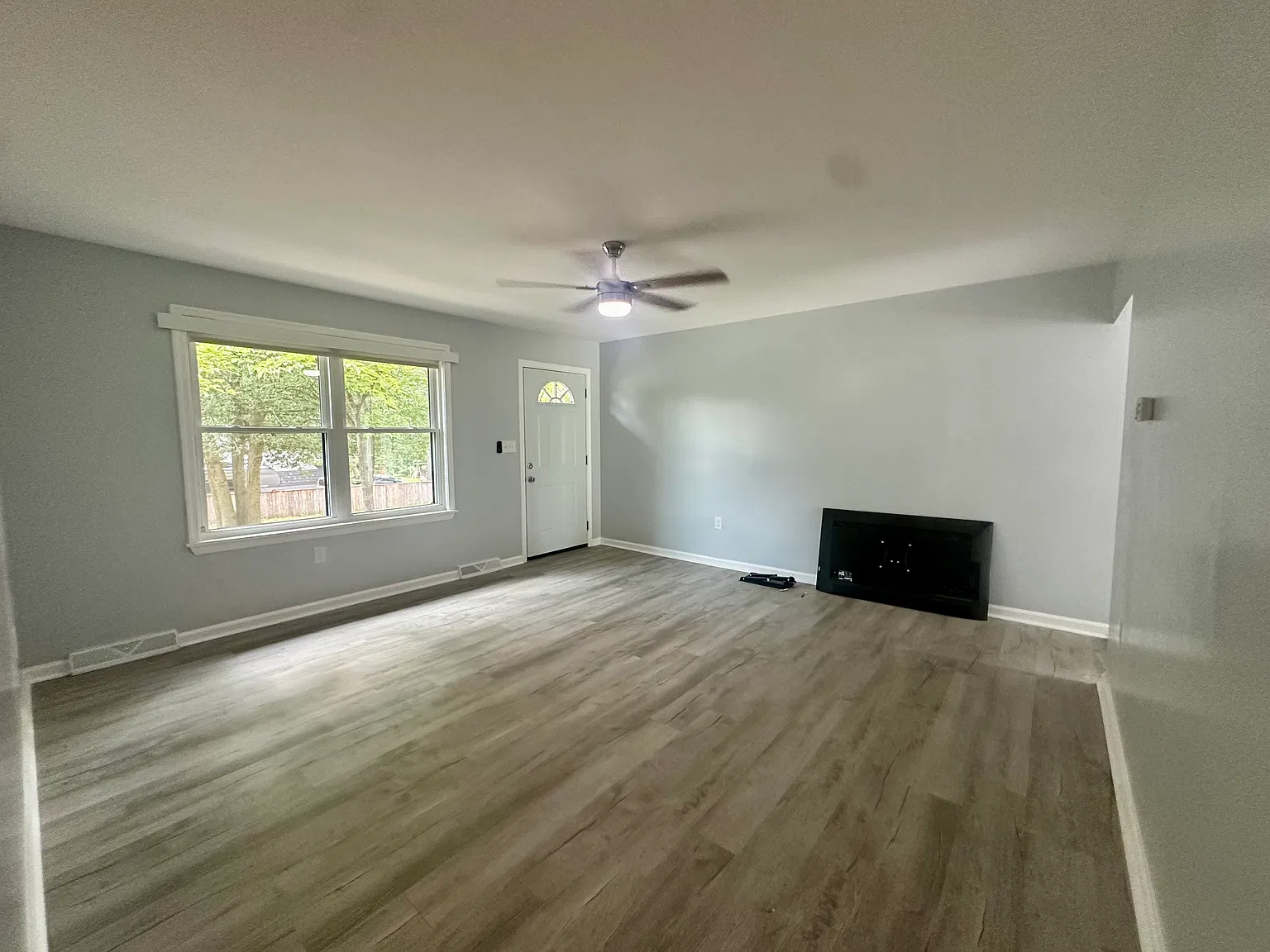 2 bed, 1200 sqft, $2,400 — Photo 3