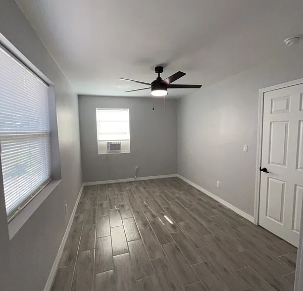 561 Raleigh St — Photo 16