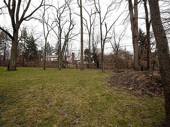 4th image of 2382 Valley Dr