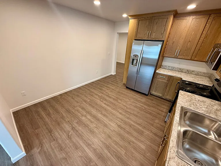 1329 Elm St — Photo 11
