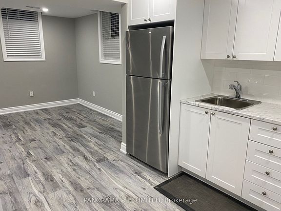 2nd image of 85 Echo Ridge Cres