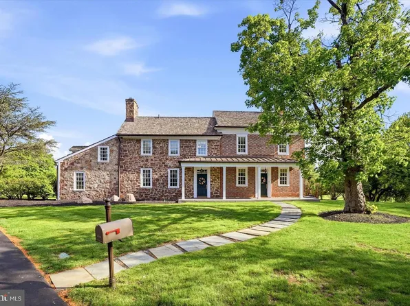 559 Palmer Farm Dr, Morrisville, PA 19067