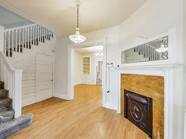137 R St NE — Photo 6