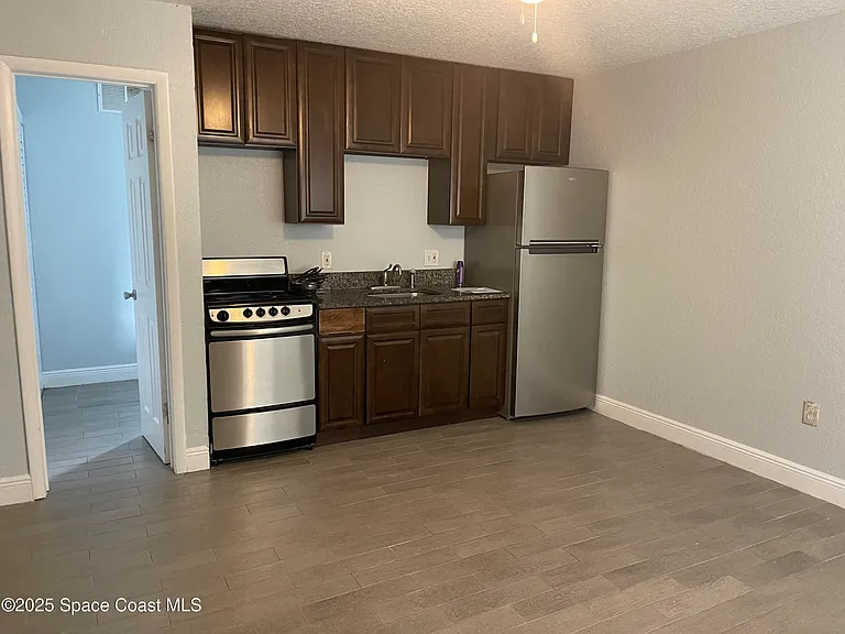 6100 Ridgewood Ave #7 — Photo 3