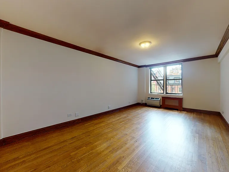 305 W 13th St #4G — Photo 4