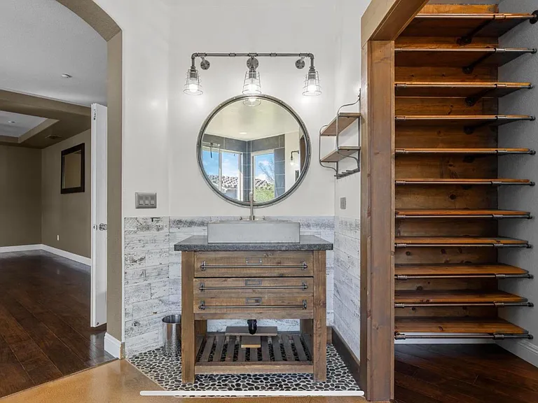 701 Rolling Green Dr — Photo 25