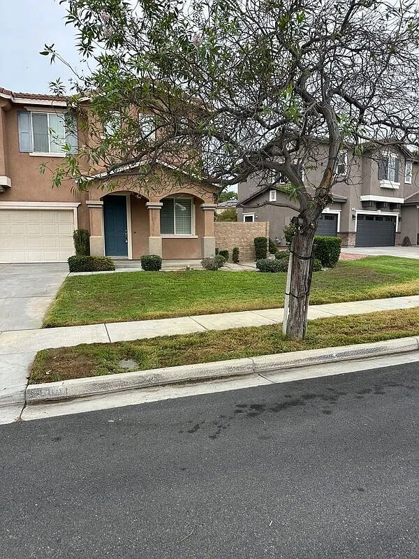 4 bed, 3.0 bath, 2500 sqft, $3,799 — Photo 1