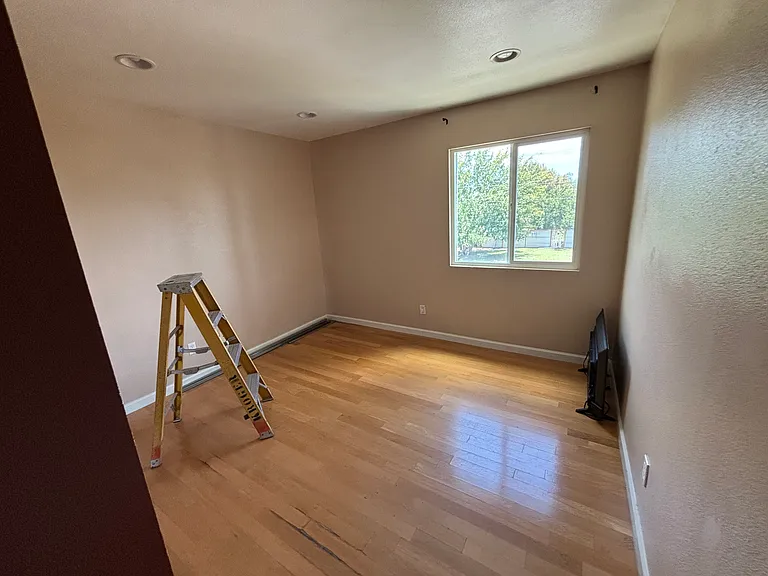 4410 N Longview Ave #210 — Photo 8