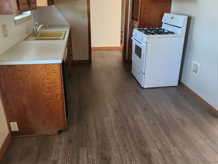 901 Holoway Dr — Photo 2