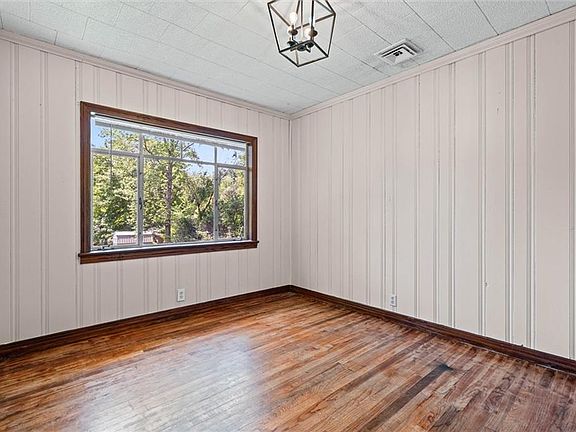 5th image of 207 Alpine St