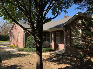 805 E 10th St, Bonham, TX 75418