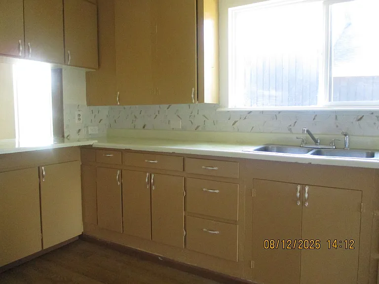 1227 Chenault Ave — Photo 2