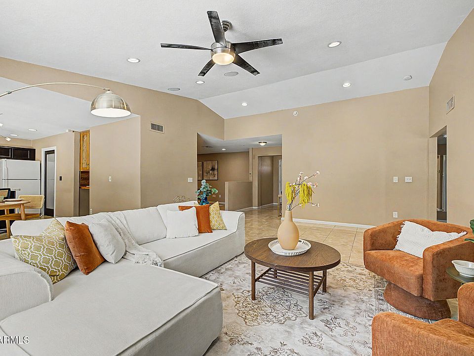 1st image of 3745 W WILLOW Avenue