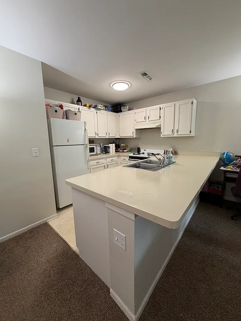 1 bed, 927 sqft, $1,400 — Photo 3