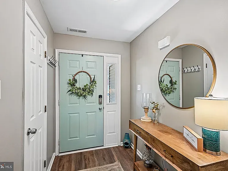 184 Victoria Ct — Photo 6