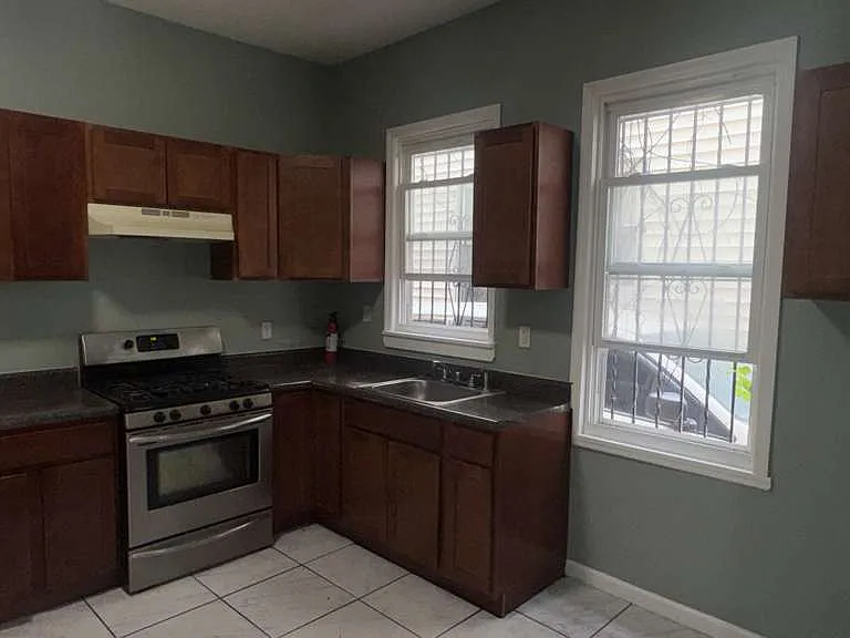 847 S 17th St #1R — Photo 4