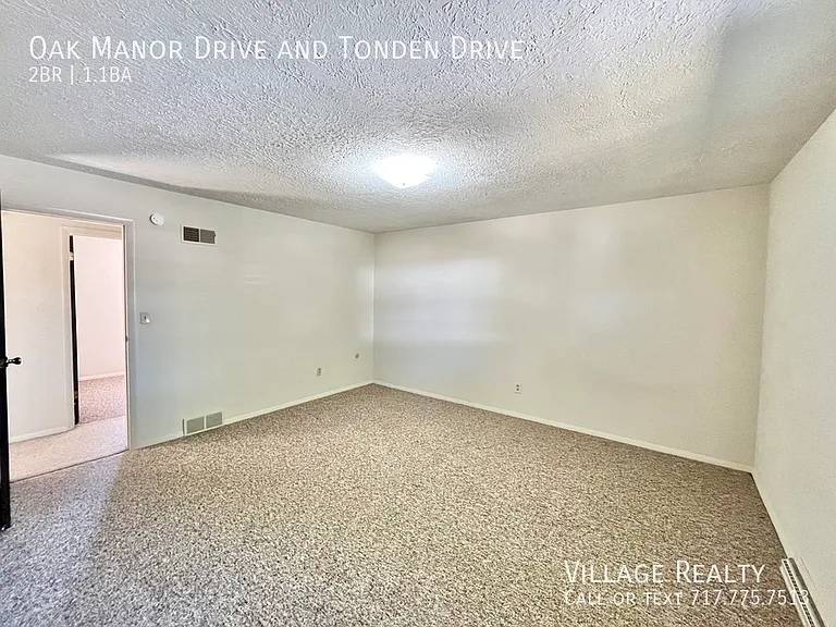 Oak Manor Dr — Photo 18