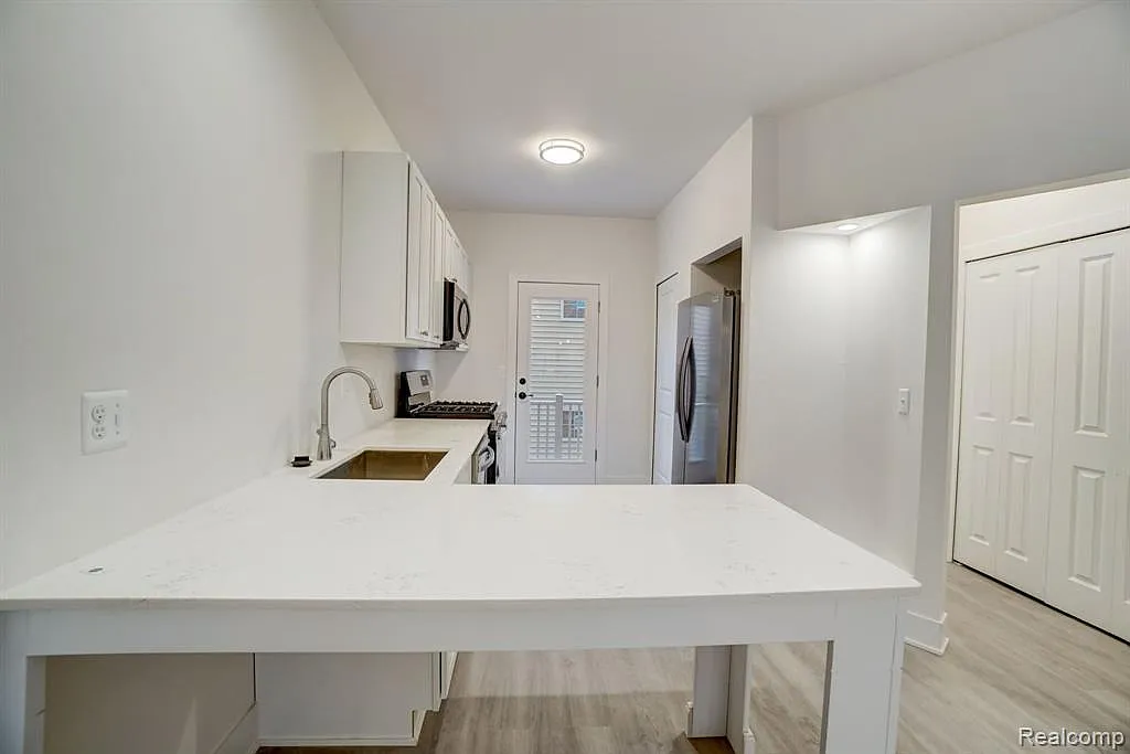 3 bed, 2.5 bath, 1500 sqft, $2,595 — Photo 3