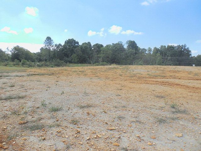 2nd image of 700 Hodgenville Rd