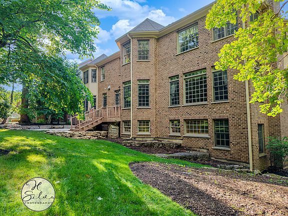 3rd image of 426 W Haleys Hill Ct