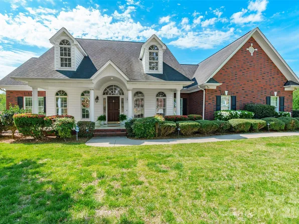 122 Upper Oak Dr, Statesville, NC 28625