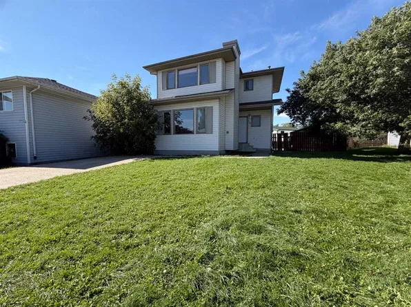16 E Wood Dr, Whitecourt, AB T7S 1R1