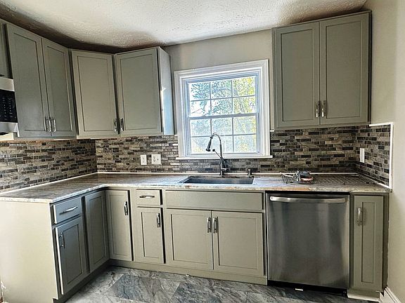 3rd image of 123 Pineview Dr