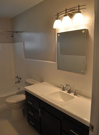 3rd image of 995 E Hillview Dr #995