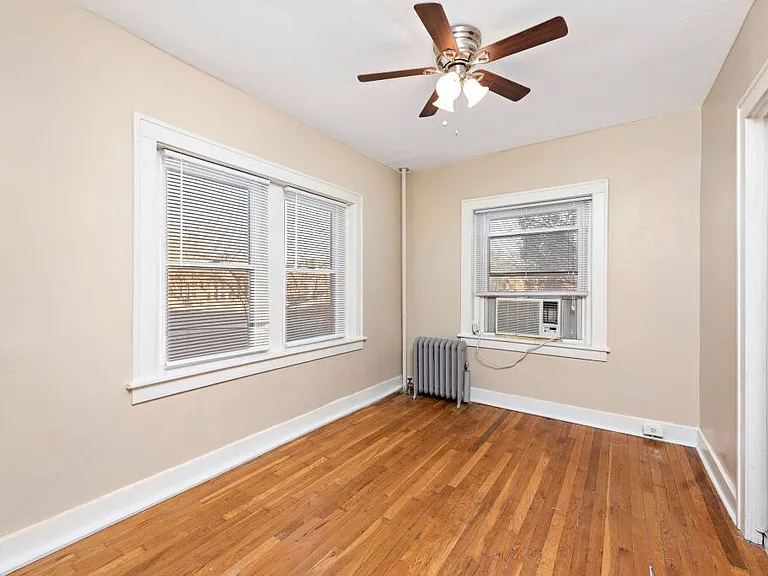 2732 Charlotte St — Photo 13