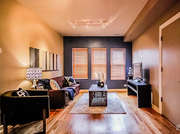 5th image of 1150 W Cornelia Ave #2