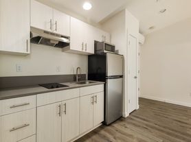 315 W Roy St