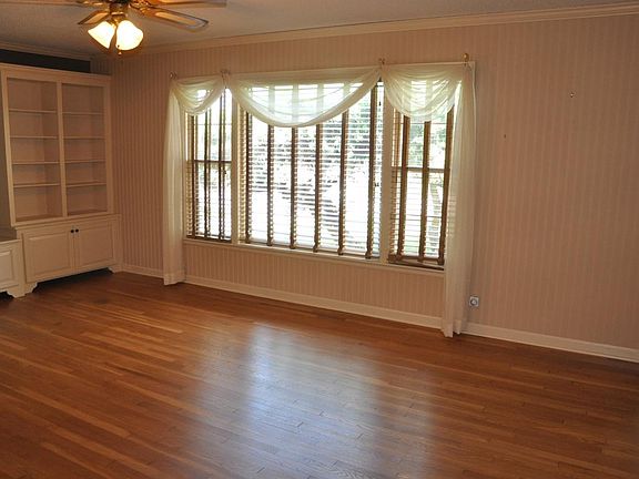 5th image of 210 N Garfield St