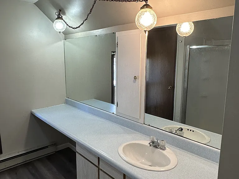 713 N Main St #1/2 — Photo 7