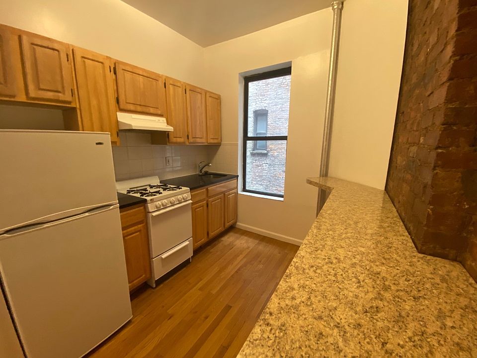 1st image of 126 Saint Marks Pl APT 10