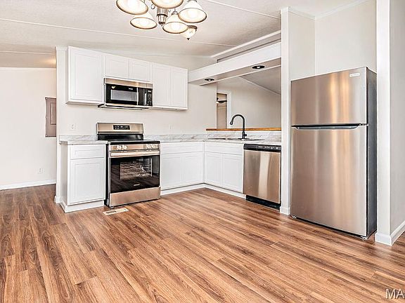3rd image of 2501 Parthenon Dr
