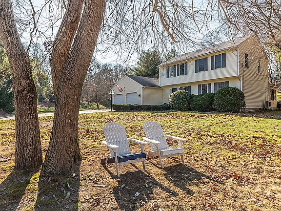 2nd image of 14 Mayflower Ct
