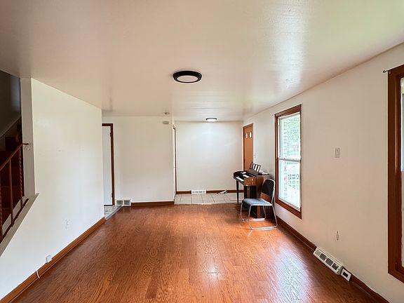 4th image of 165 Berehaven Dr #1