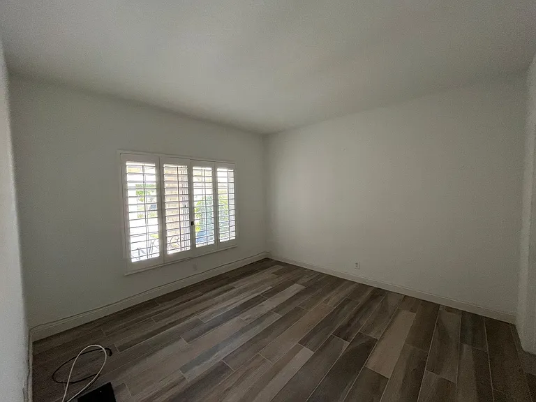289 Vista Royale Cir W — Photo 20
